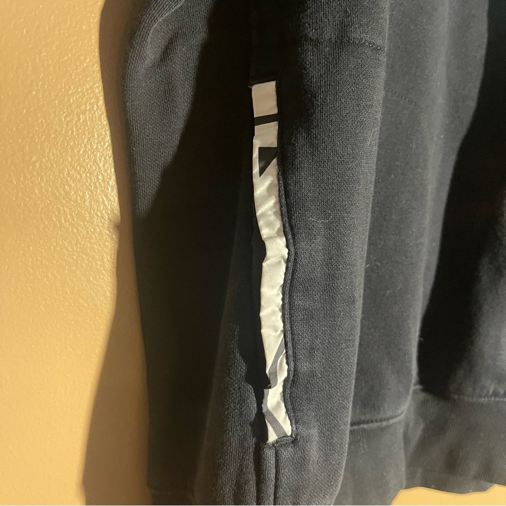 Columbia Women’s Black Sweater with Patterned Pocket Size Large - Picture 3 of 8